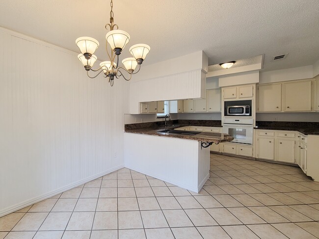 Building Photo - 2710 Quail Creek Dr