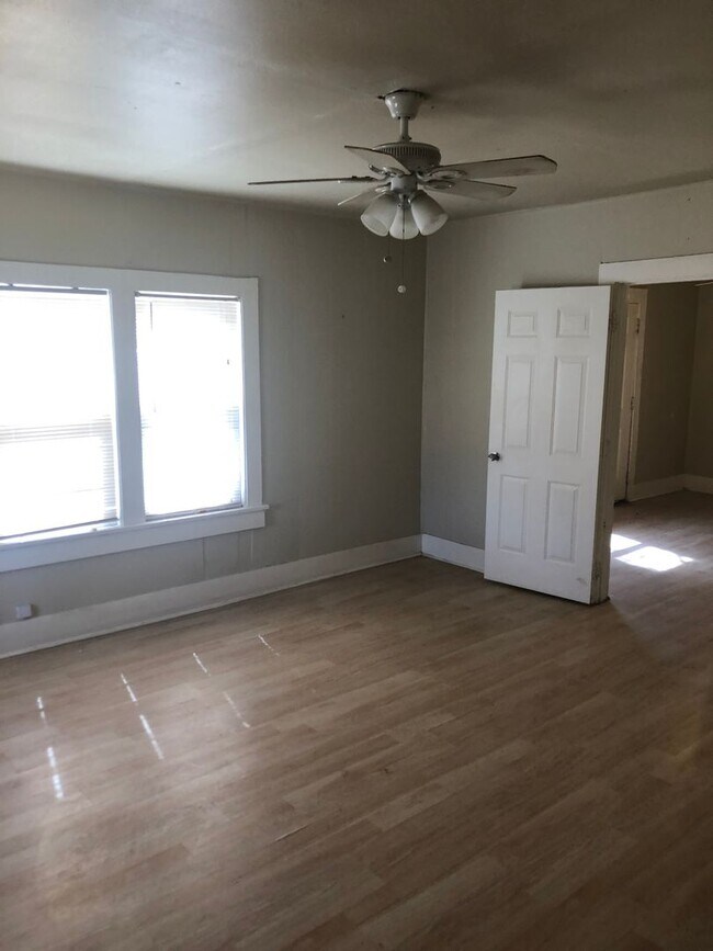 Building Photo - 1708 Avenue N