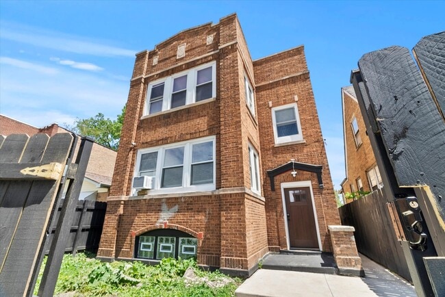 Primary Photo - 6239 S Seeley Ave