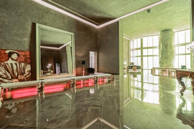 Building Photo - 475 Brickell Ave