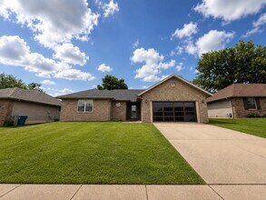 Building Photo - 991 Glen Oaks Dr