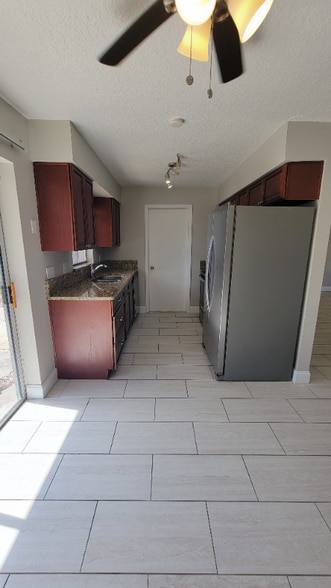 Building Photo - 419 Caballero Rd