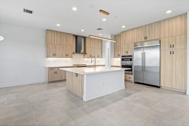 Building Photo - 8311 Essex Country Clb Dr