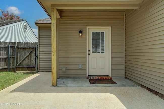 Building Photo - 109 Darlene Dr