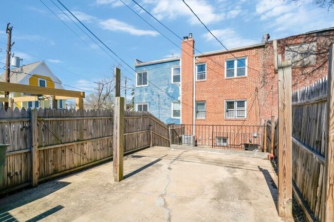 Building Photo - 2268 Mt View Pl SE