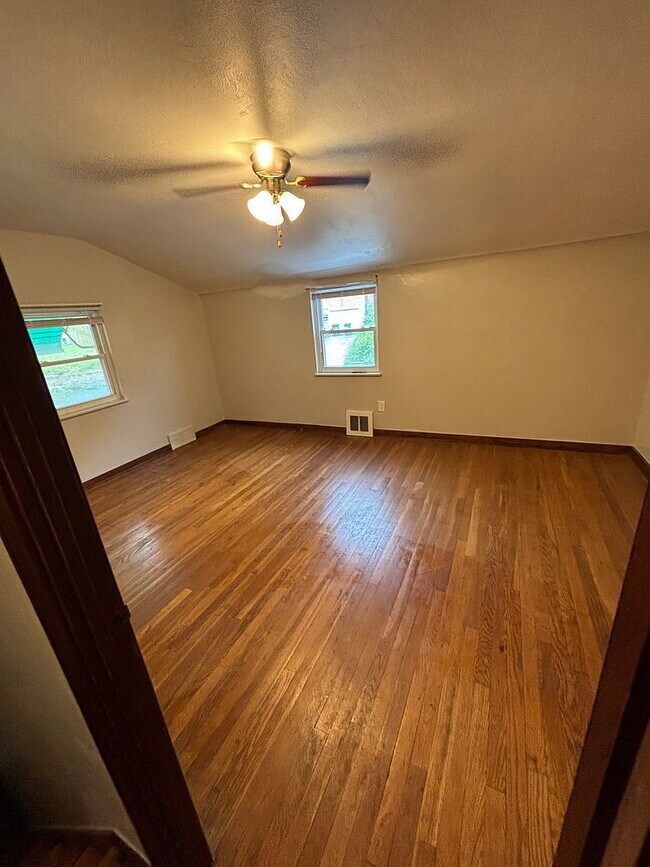Building Photo - Single Family Home