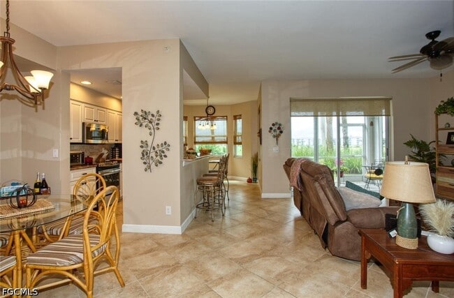 Building Photo - 8076 Queen Palm Ln