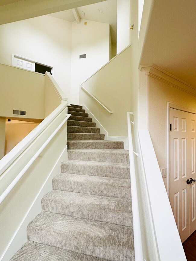Building Photo - 6635 Soaring Dr