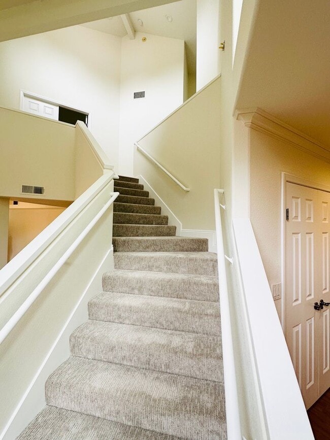 Building Photo - Luxury Remodeled 4 Bedroom Residence in a Prime Central Location