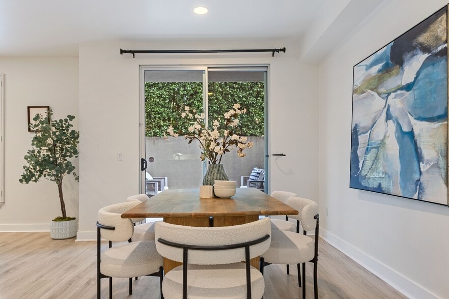 Building Photo - 2240 S Beverly Glen Blvd