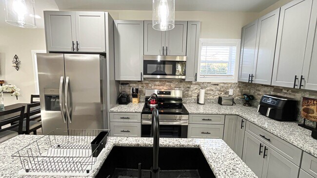 Building Photo - 2813 Mead Rd