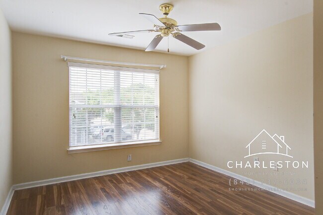 Building Photo - 2457 Scholar Ln