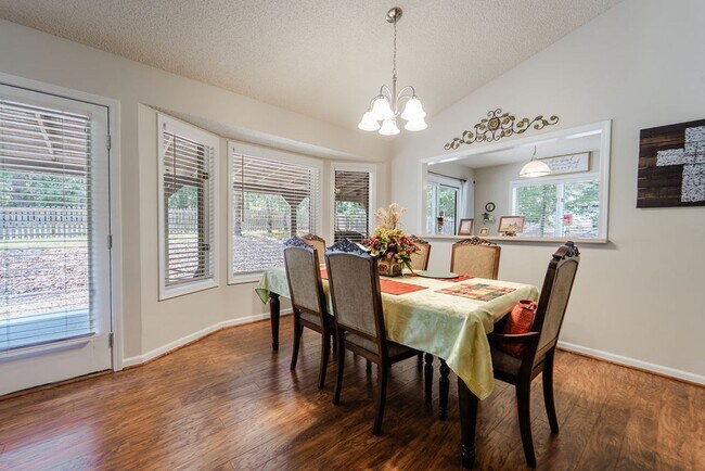 Building Photo - 3 Bed, 2 bath, in Hot Springs Village