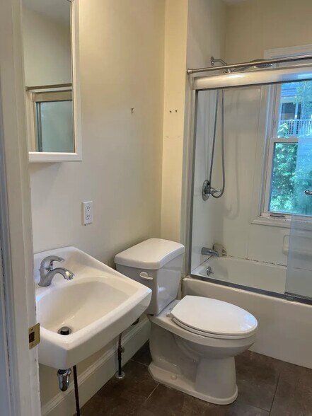 Building Photo - 34 Day Ave