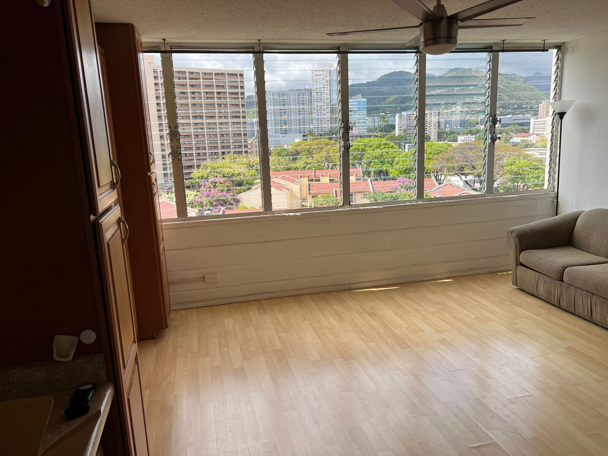 Studio - 1650 Kanunu St
