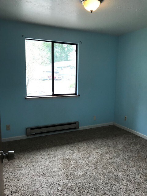Building Photo - 1585 NW Palmer Ln
