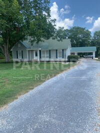 Building Photo - 1901 Meriwether Rd