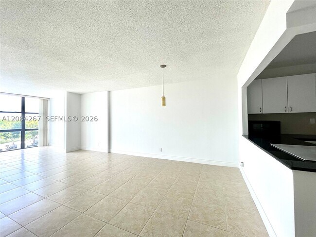 Building Photo - 1000 Parkview Dr