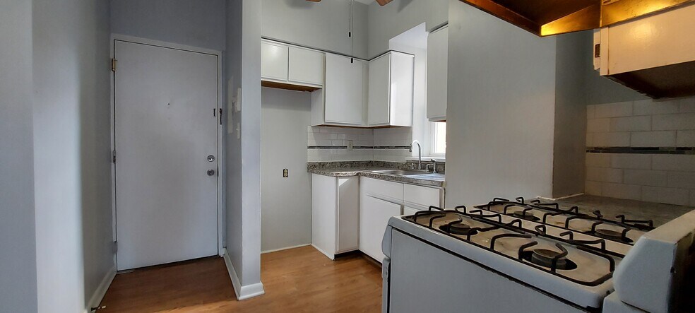 Building Photo - 121 Garrison Ave