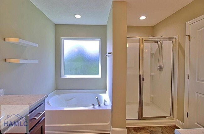 Building Photo - 587 Fairview Cir