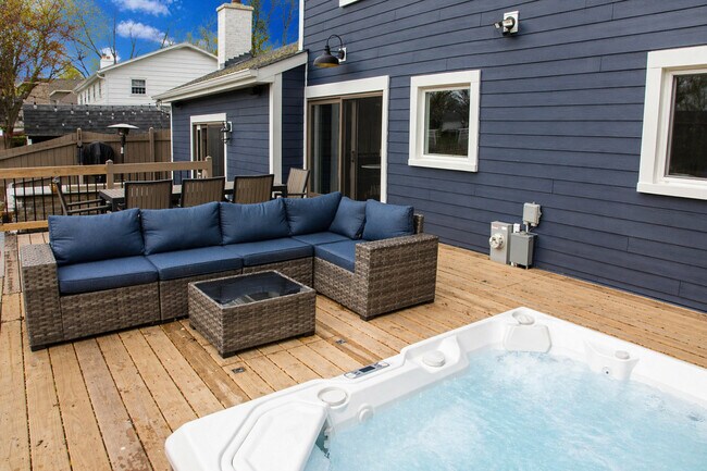 Building Photo - 2S316 Arrowhead Dr