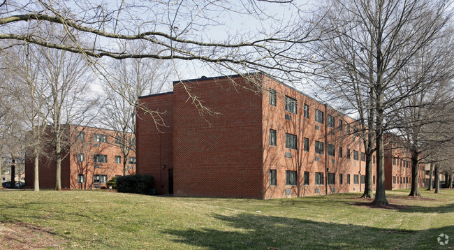 Building Photo - Russell House