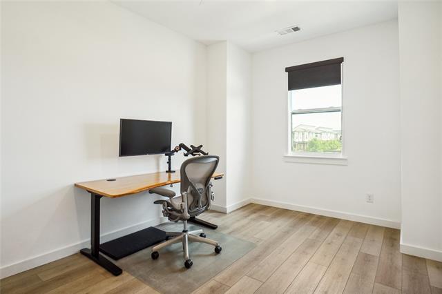 Building Photo - 3811 Rosemont Dr