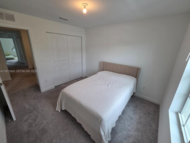 Building Photo - 4343 Hammock Grove Dr