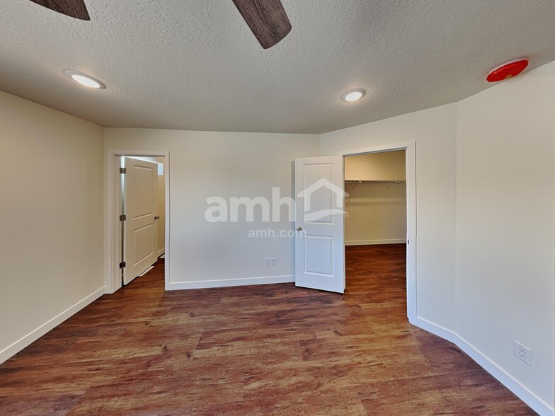 Building Photo - 7105 Woods Rose Dr