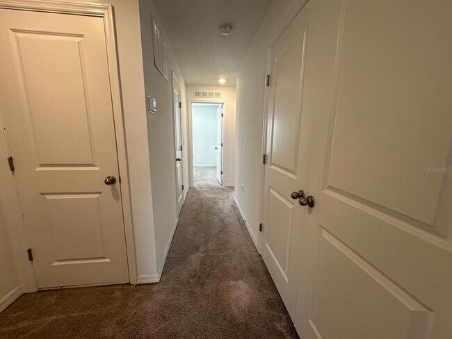 Building Photo - 118 Mandovi St