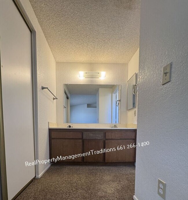 Building Photo - Charming Lake Los Angeles 3+2