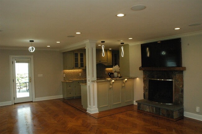 Building Photo - 20 Annadale St