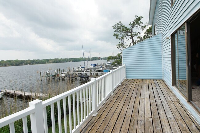 Building Photo - Waterfront Townhome in Central Niceville