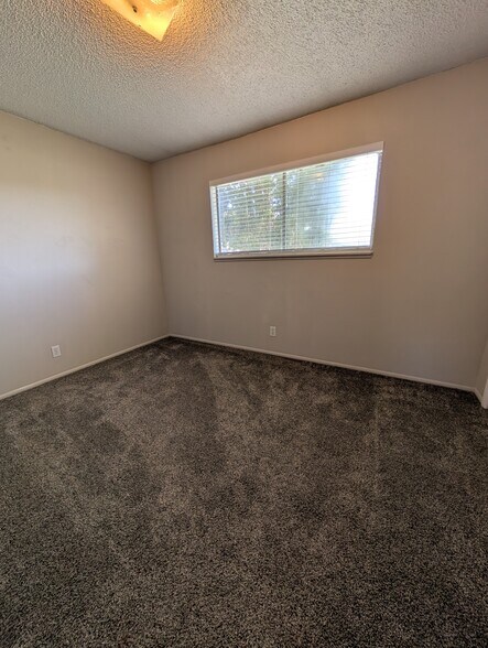 Building Photo - 1827 S Fairway Dr