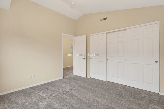Building Photo - Freshly Updated 3BR Home in Beaverton