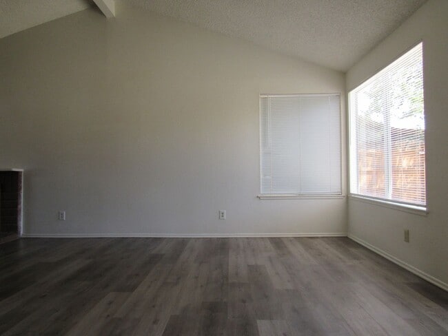 Building Photo - Cozy West Lancaster Home