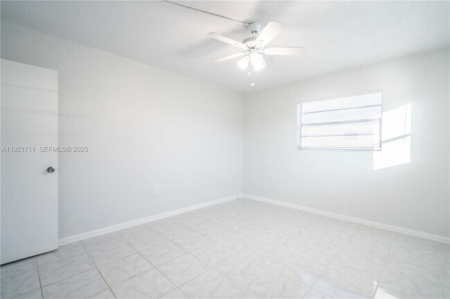 Building Photo - 450 NE 82nd Terrace