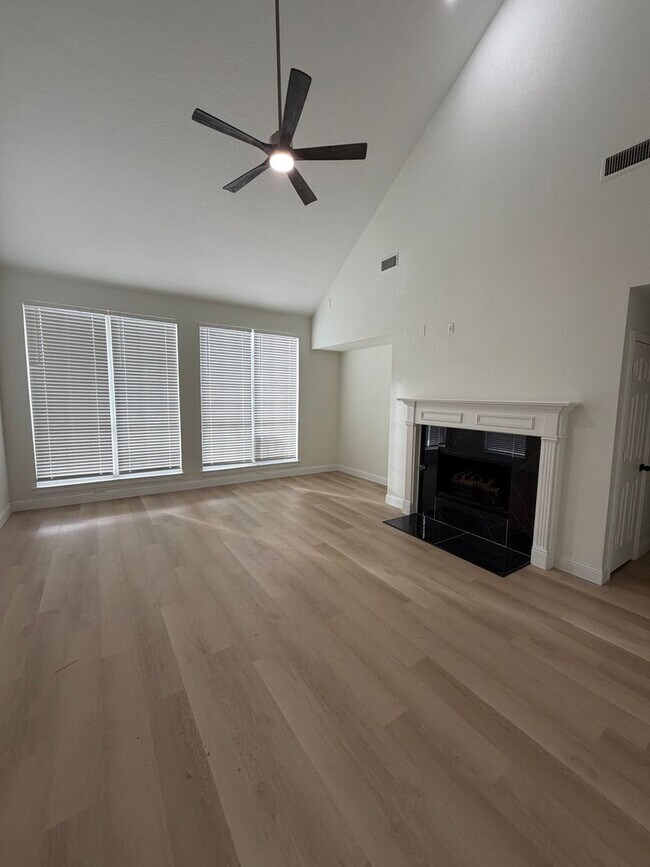 Building Photo - Updated Four Bedroom in Rowlett