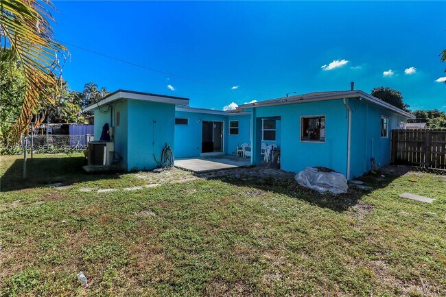 Building Photo - 39 SE 13th Terrace