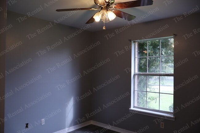 Building Photo - 2248 Loreco St