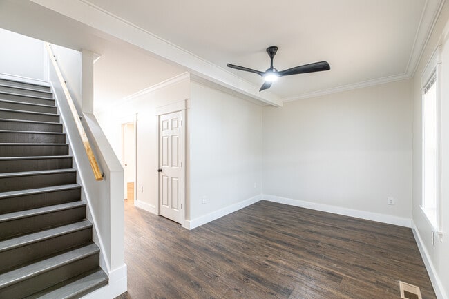 Building Photo - 1287 E Harper Ave