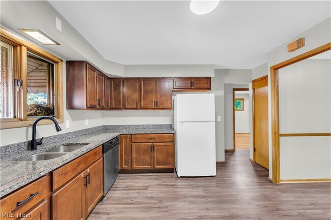 Building Photo - 3460 Hetzel Dr