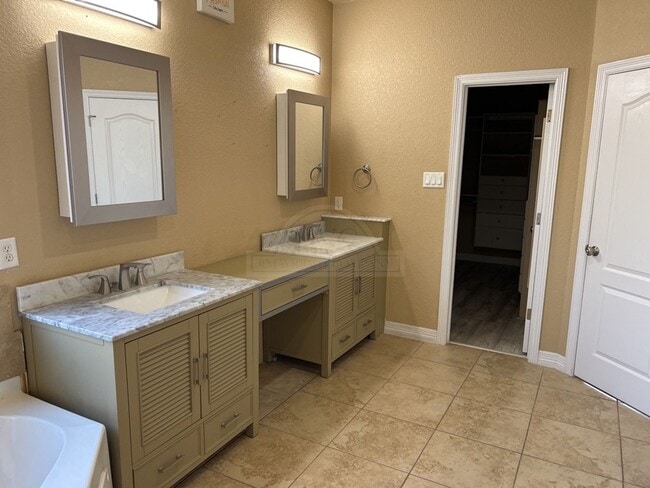 Building Photo - 203 Weeping Willow Ct