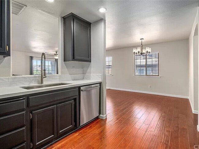 Kitchen - 833 Marlbank Pl