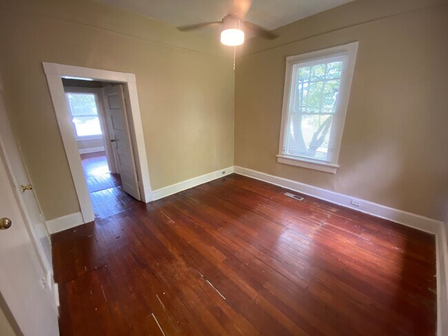 Building Photo - 4007 Holly Ave