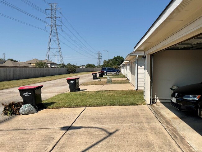 Building Photo - 6421 Austinville Dr
