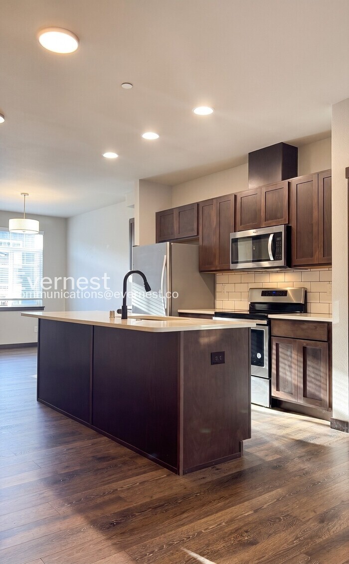 Building Photo - 129 SW 185th Ln