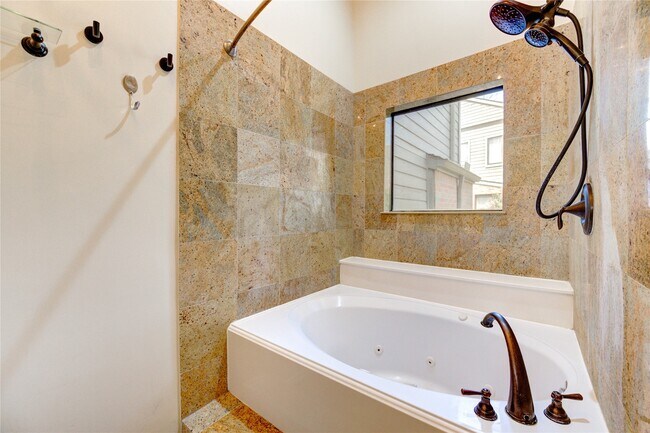Building Photo - 2023 Gentryside Dr