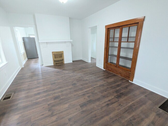 Building Photo - Win4027