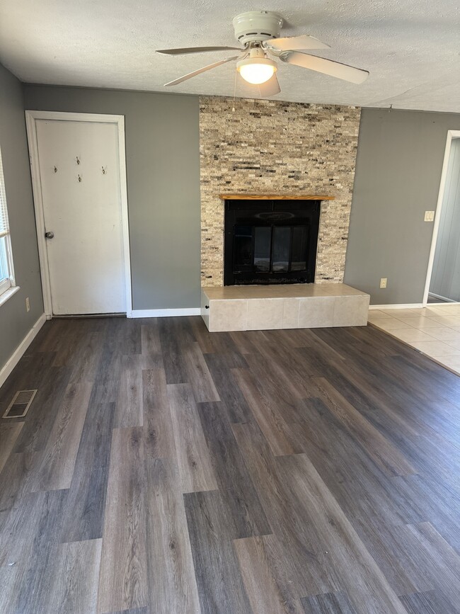 Building Photo - 7810 Fernbank Ct